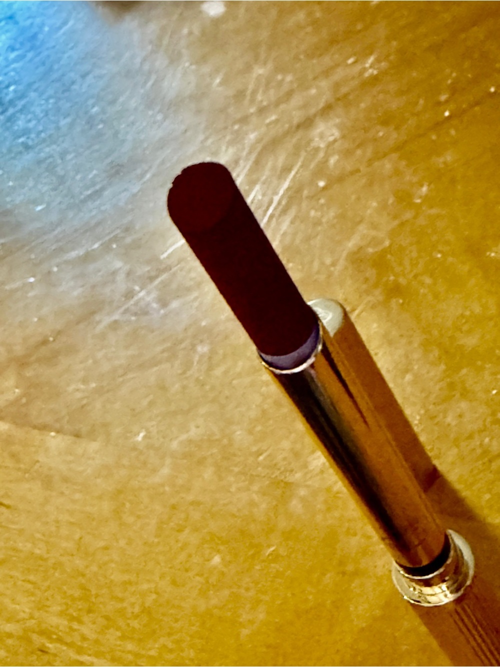 Estee Lauder Pure Color Lipstick Wrong Place, Right Time) dark red sheer